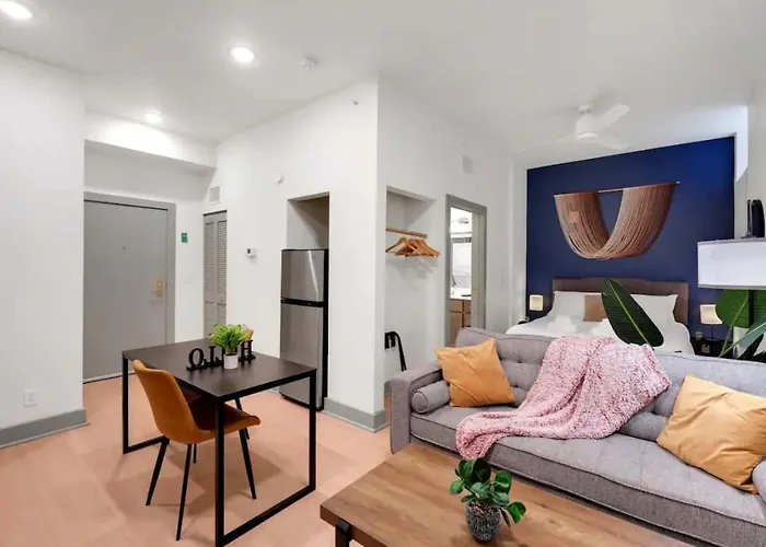 Bright And Modern Studio In Louisville # 103